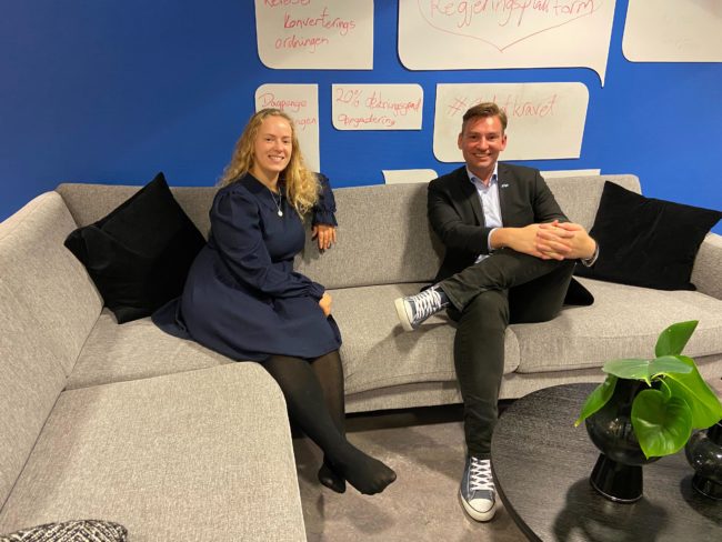 &ndash; Store sko &aring; fylle