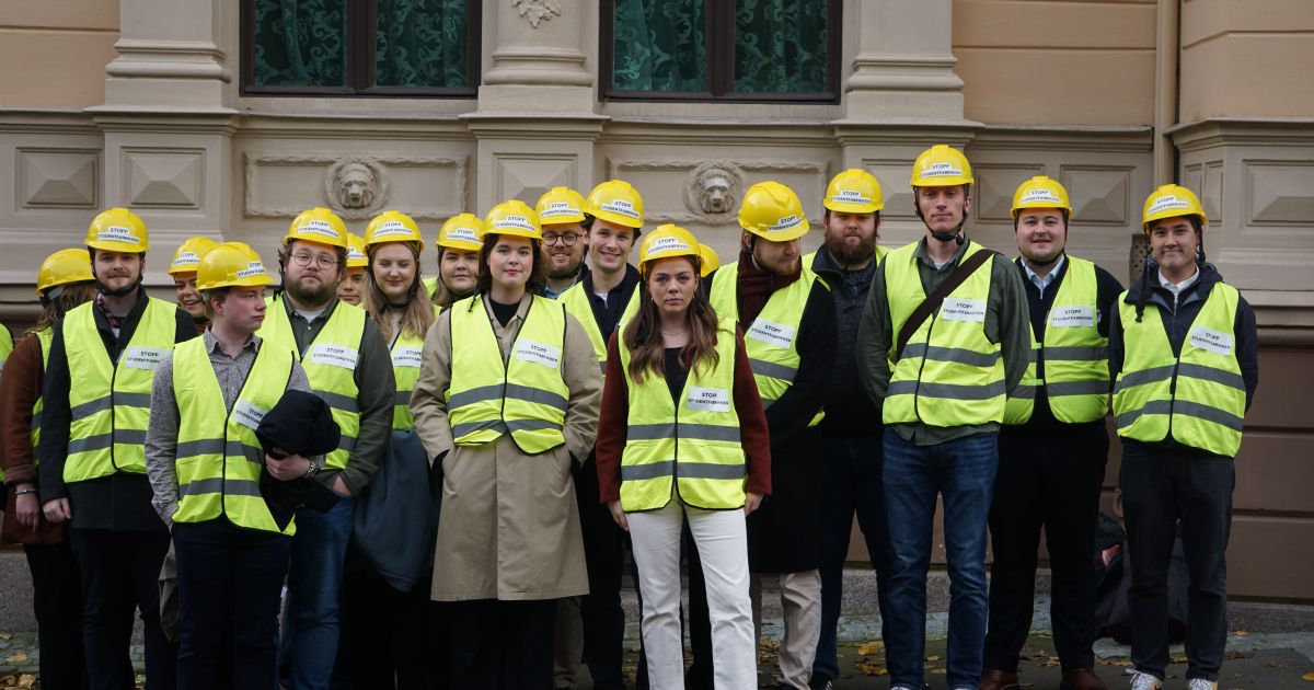 Studentene protesterer mot studentfabrikken p&aring; toppm&oslash;te med regjeringen