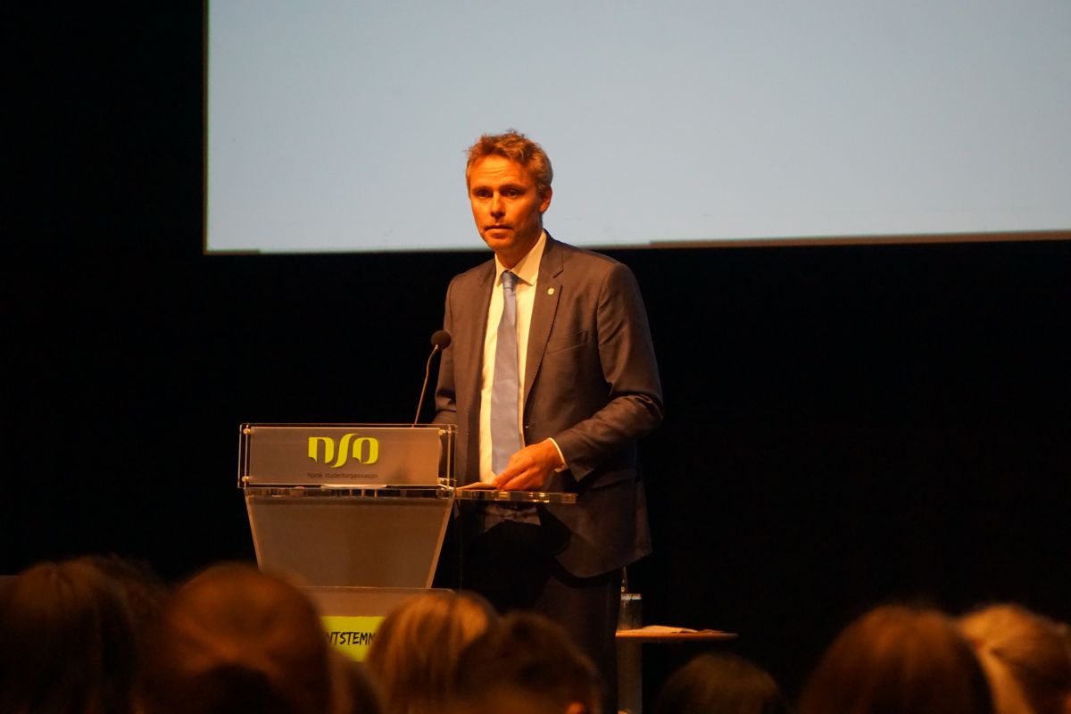 Borten Moe m&aring;tte st&aring; skolerett